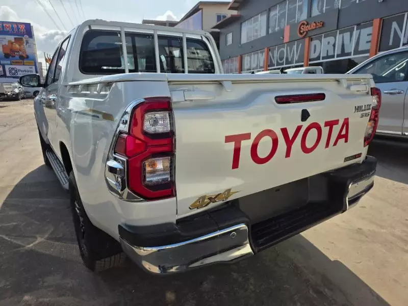 Toyota Hilux   - 2025