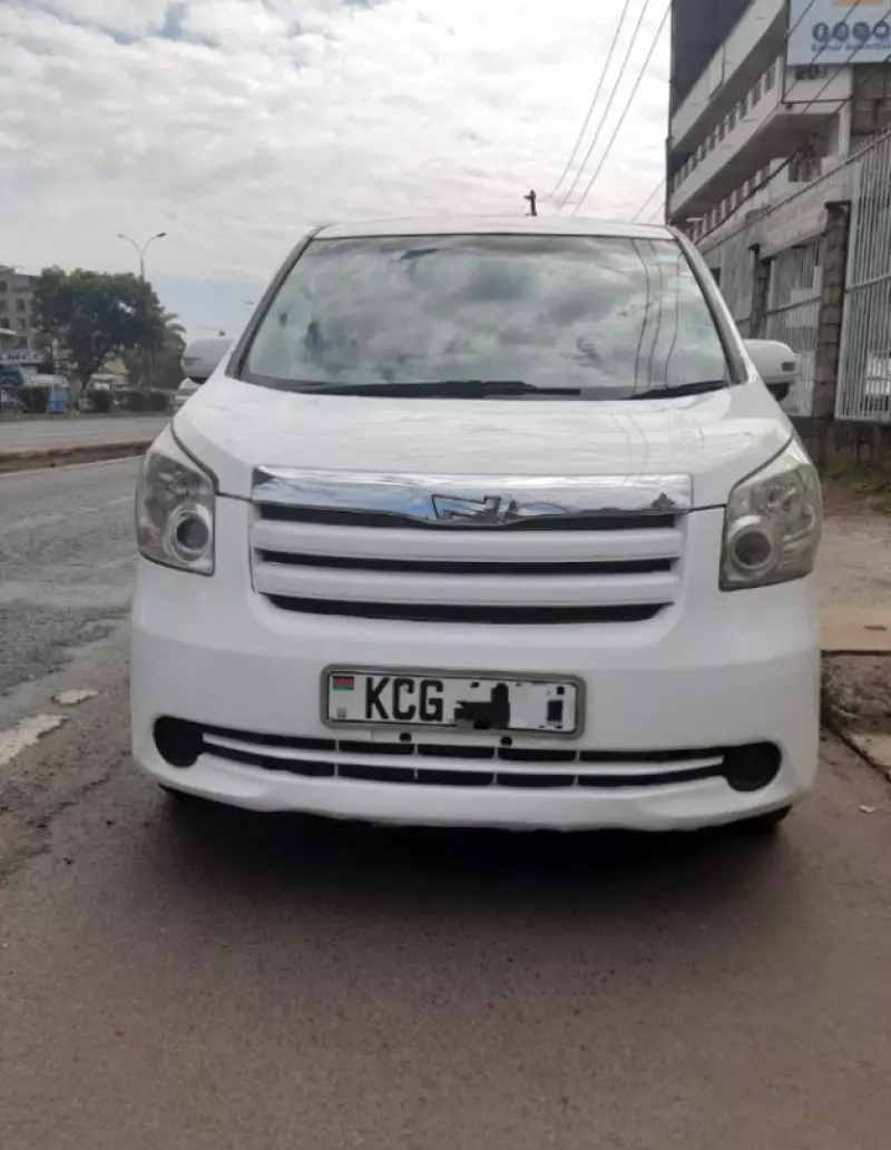 Toyota Noah   - 2007
