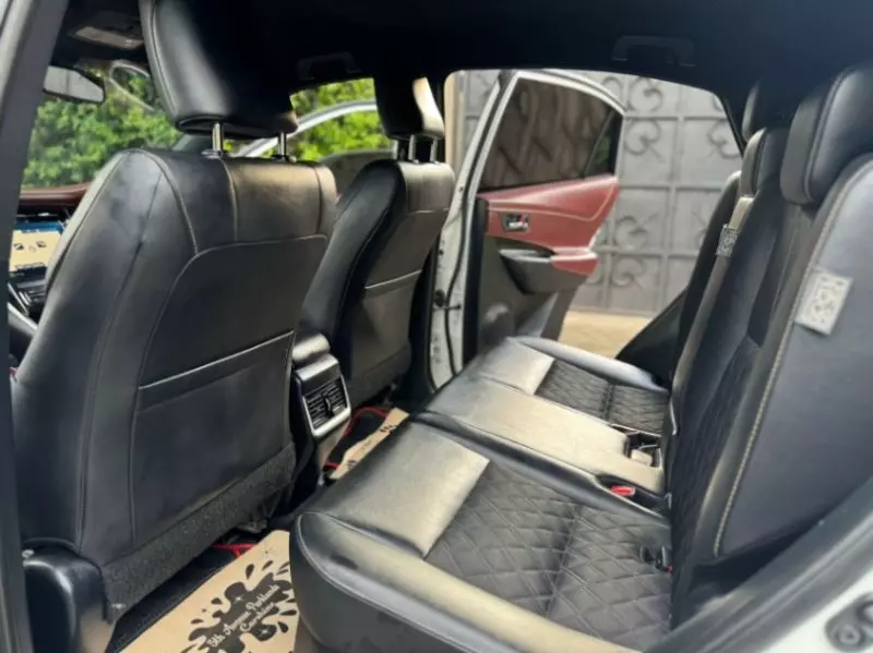 Toyota Harrier   - 2017
