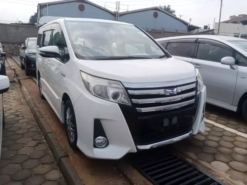 Toyota Noah Hybrid