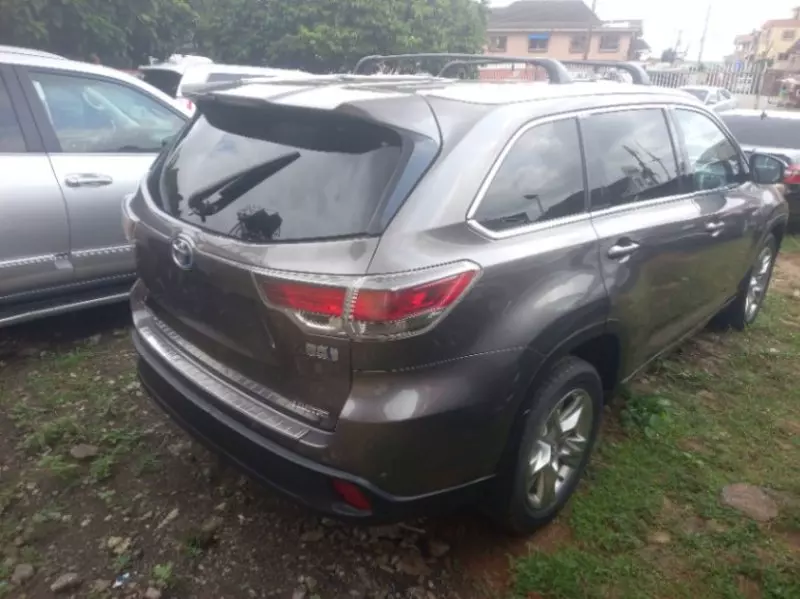 Toyota Highlander   - 2016