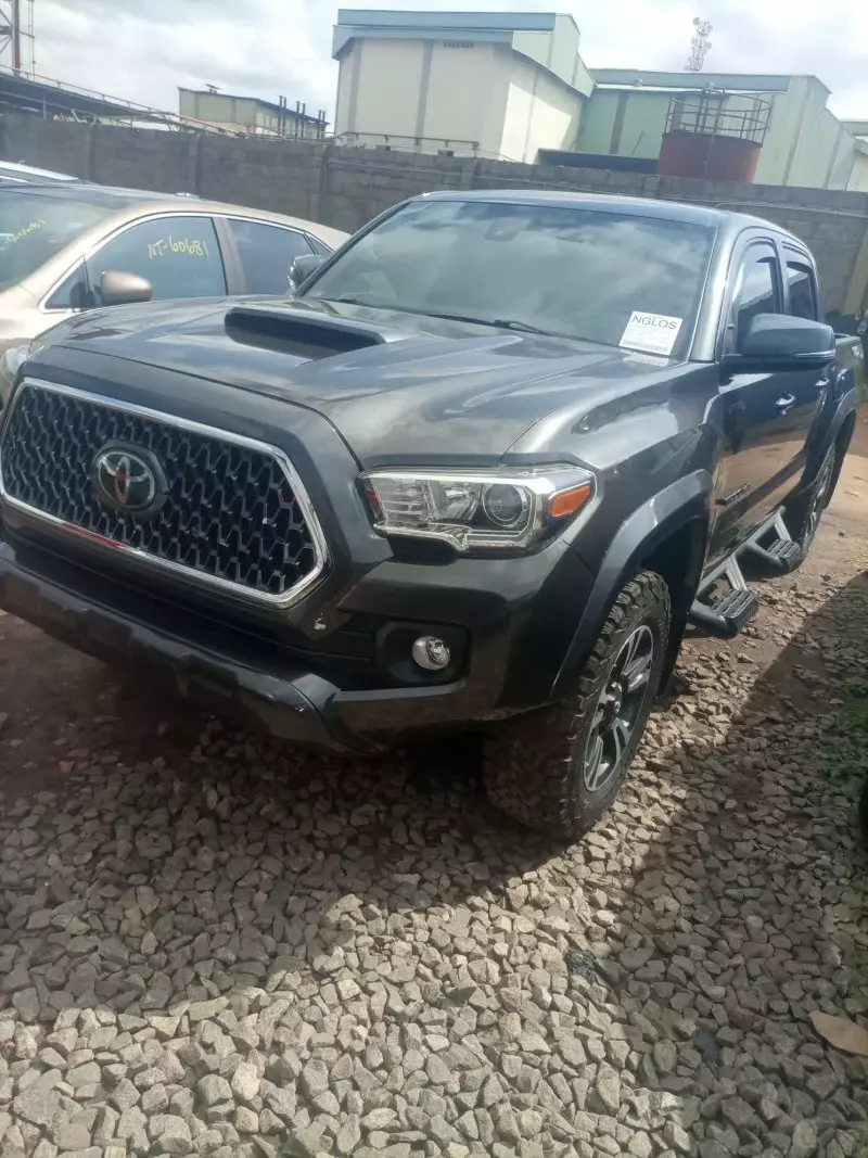 Toyota Tacoma   - 2018