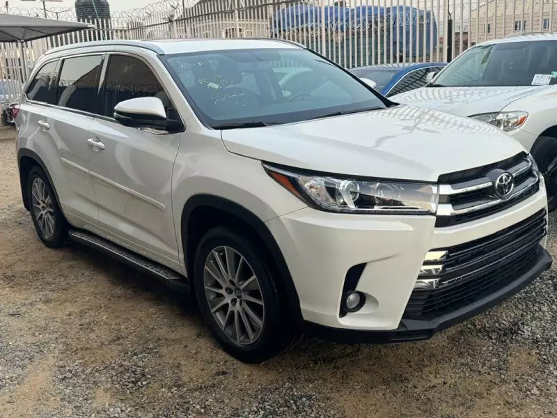 Toyota Highlander   - 2016