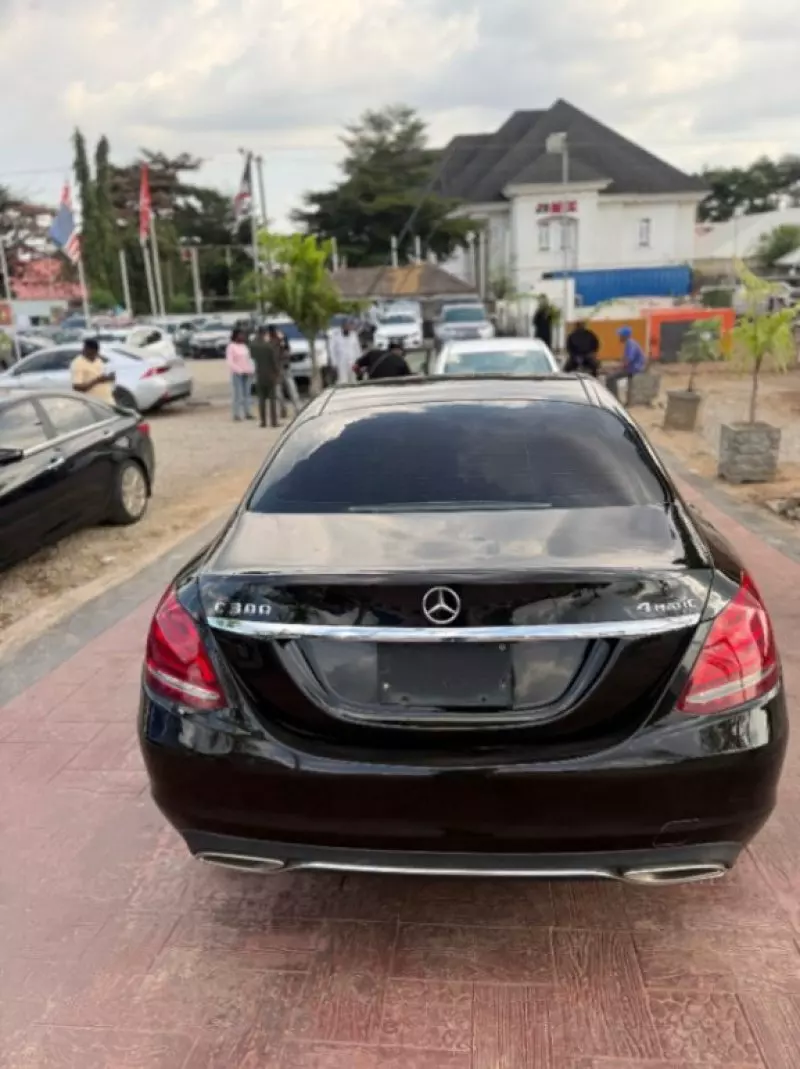 Mercedes-Benz C 300 - 2015