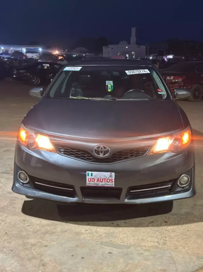 Toyota Camry   - 2013