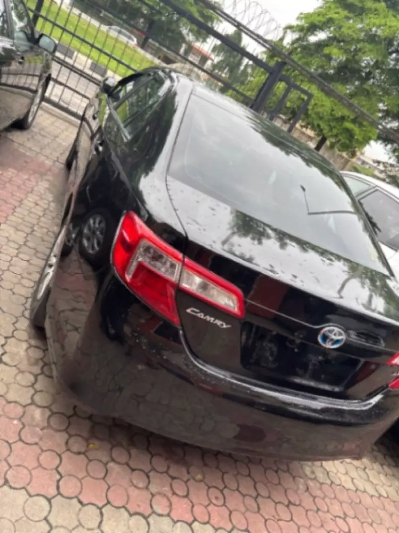 Toyota Camry   - 2012