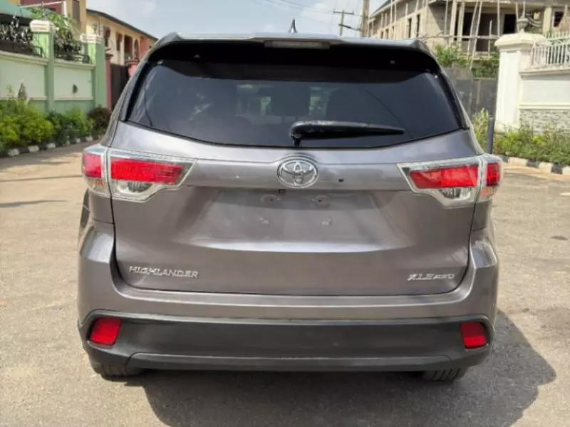 Toyota Highlander   - 2015