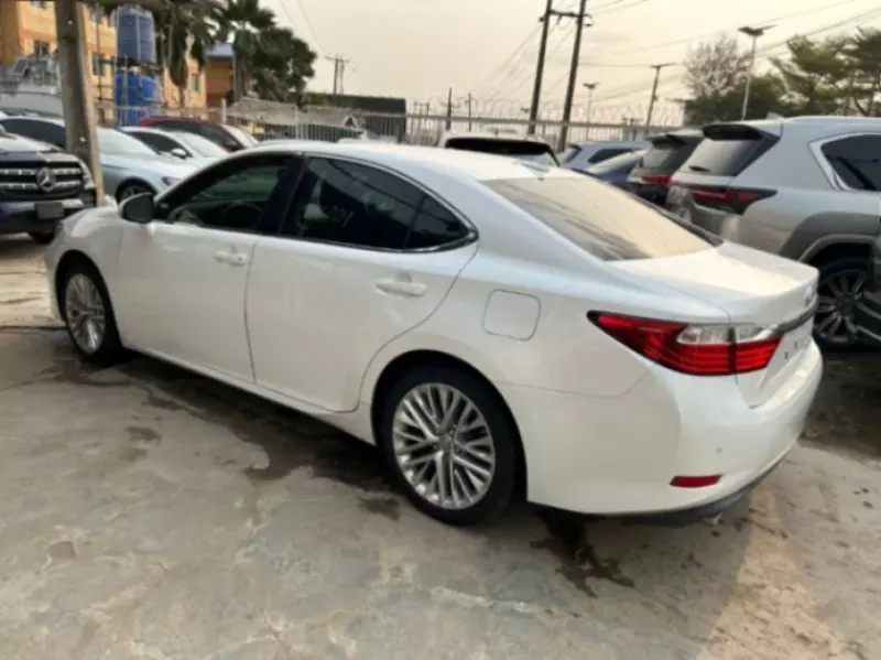 Lexus ES   - 2013