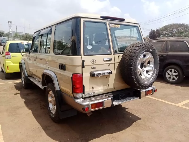 Toyota Land Cruiser   - 2015