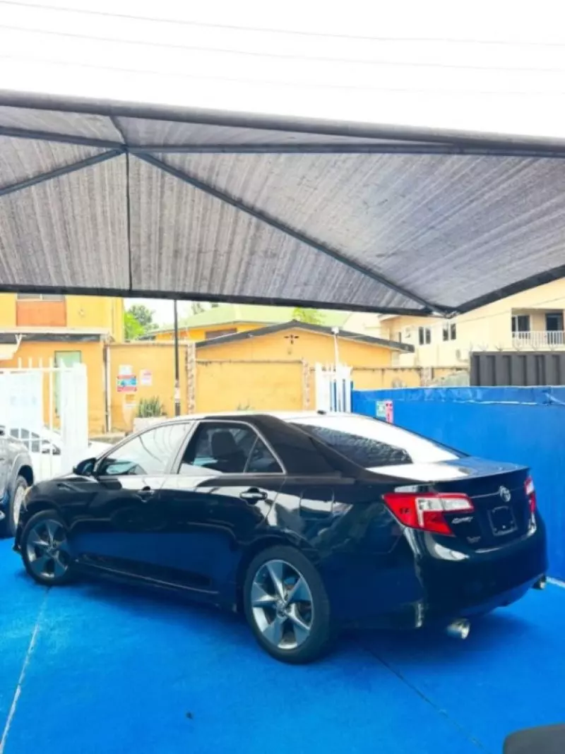 Toyota Camry   - 2014