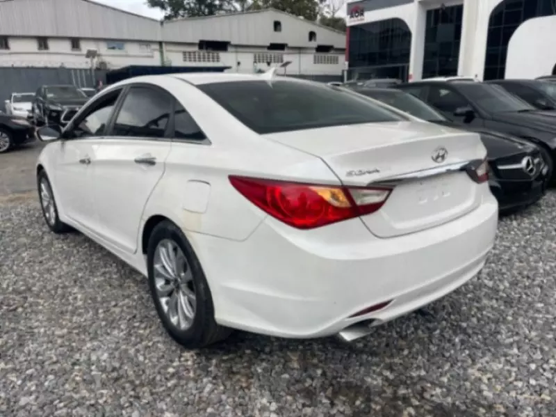 Hyundai Sonata   - 2015