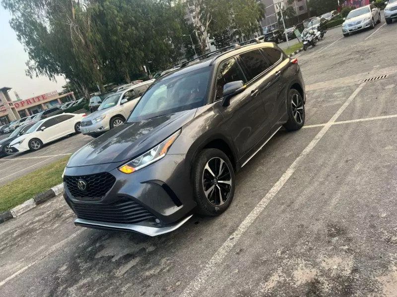 Toyota Highlander   - 2021