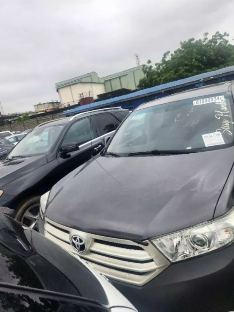 Toyota Highlander   - 2012