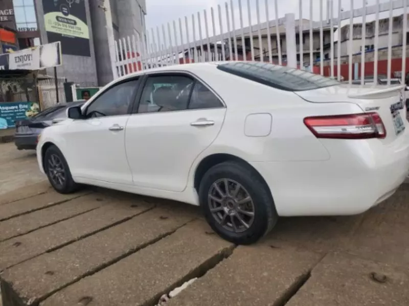 Toyota Camry   - 2011