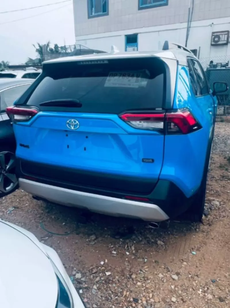 Toyota RAV 4   - 2019