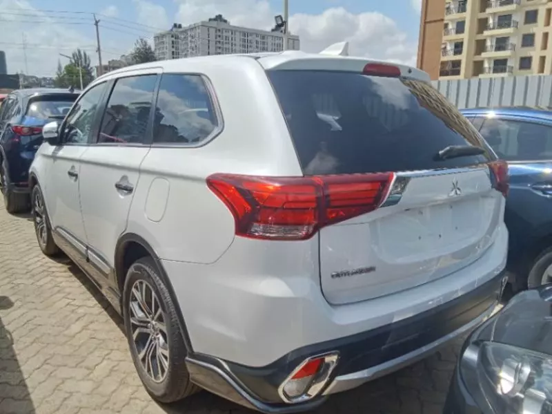 Mitsubishi OUTLANDER   - 2018
