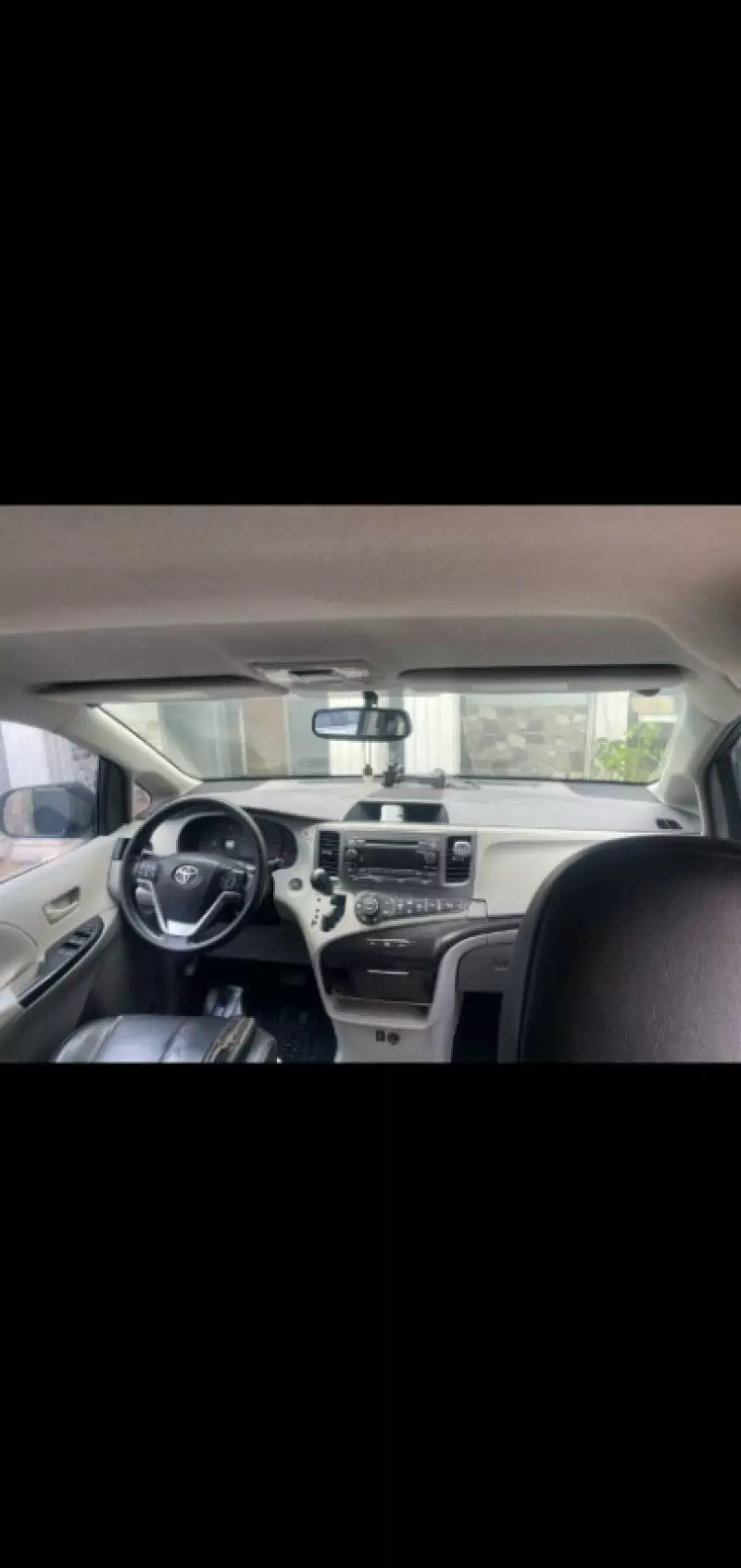 Toyota Sienna   - 2011