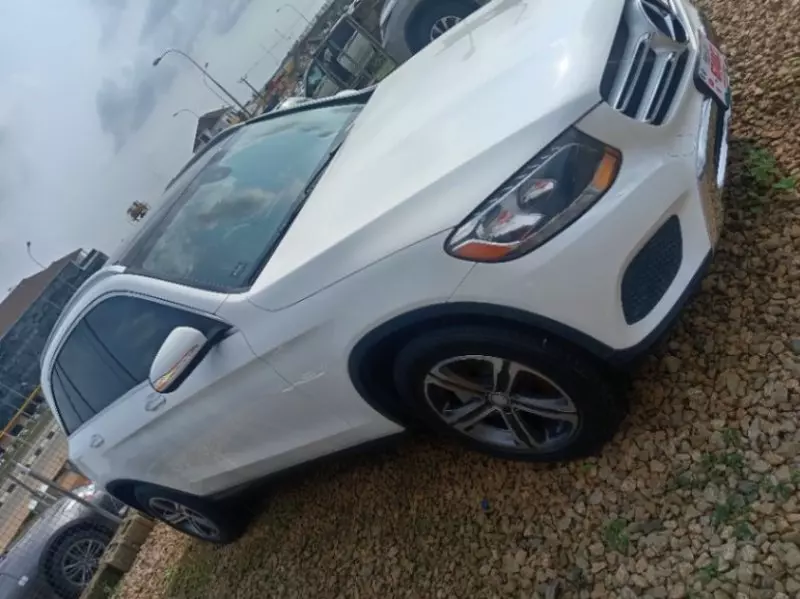 Mercedes-Benz GLC 300   - 2016