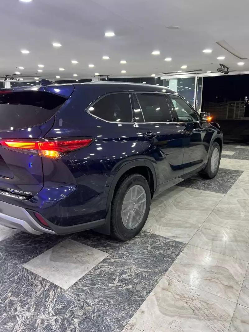 Toyota Highlander   - 2022