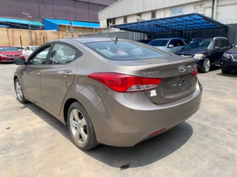 Hyundai Elantra   - 2013
