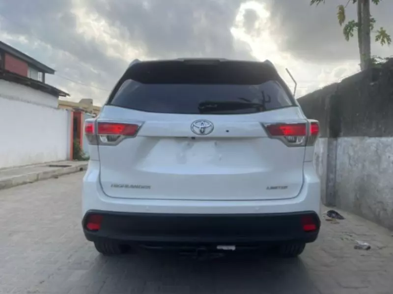 Toyota Highlander   - 2015