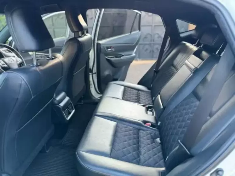 Toyota Harrier   - 2017
