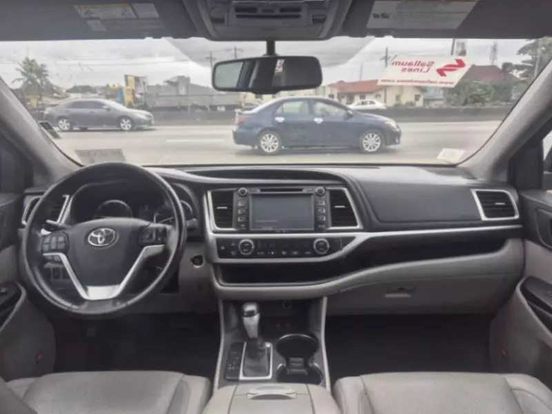 Toyota Highlander   - 2015