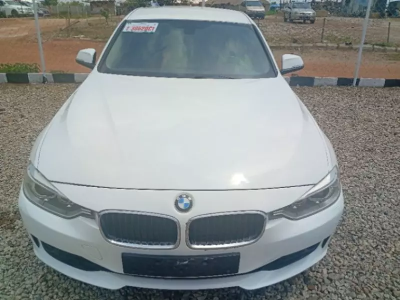 BMW 320i   - 2013