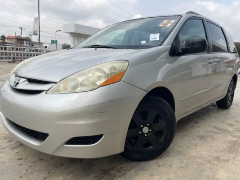 Toyota Sienna   - 2006