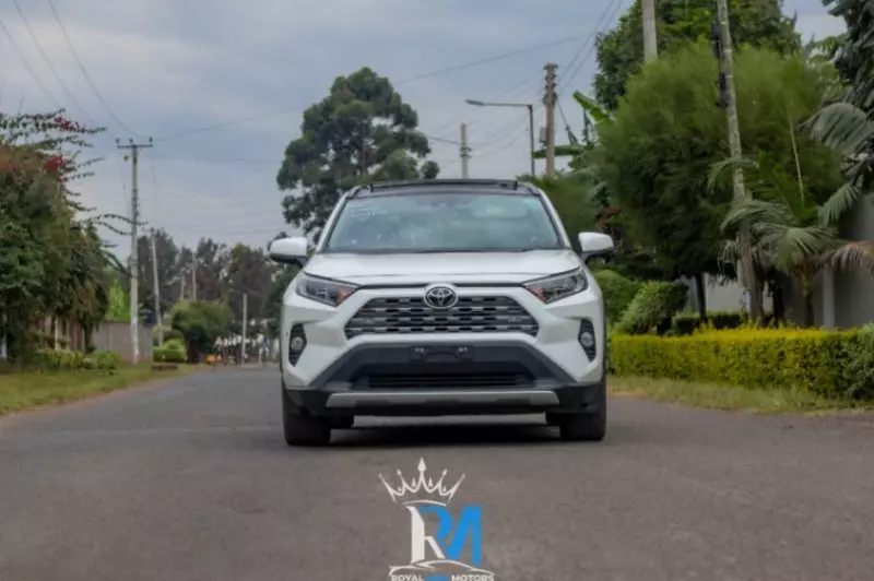 Toyota RAV 4   - 2019