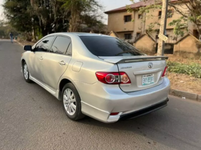 Toyota Corolla   - 2010