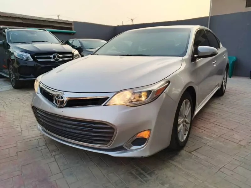 Toyota Avalon   - 2013