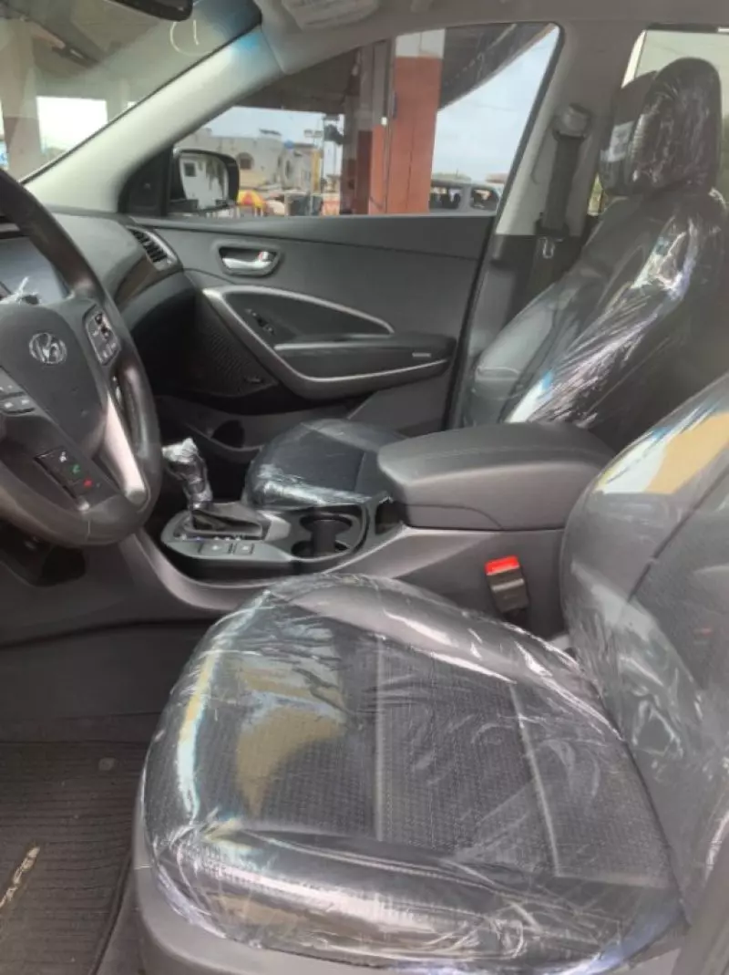 Hyundai Santa Fe   - 2015