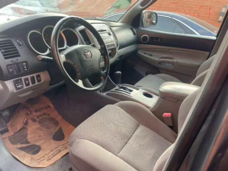 Toyota Tacoma   - 2011