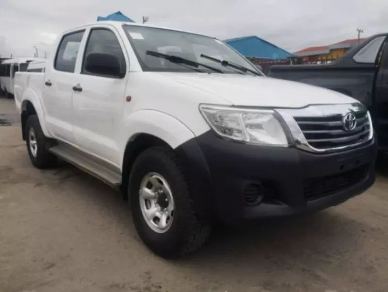 Toyota Hilux    - 2010
