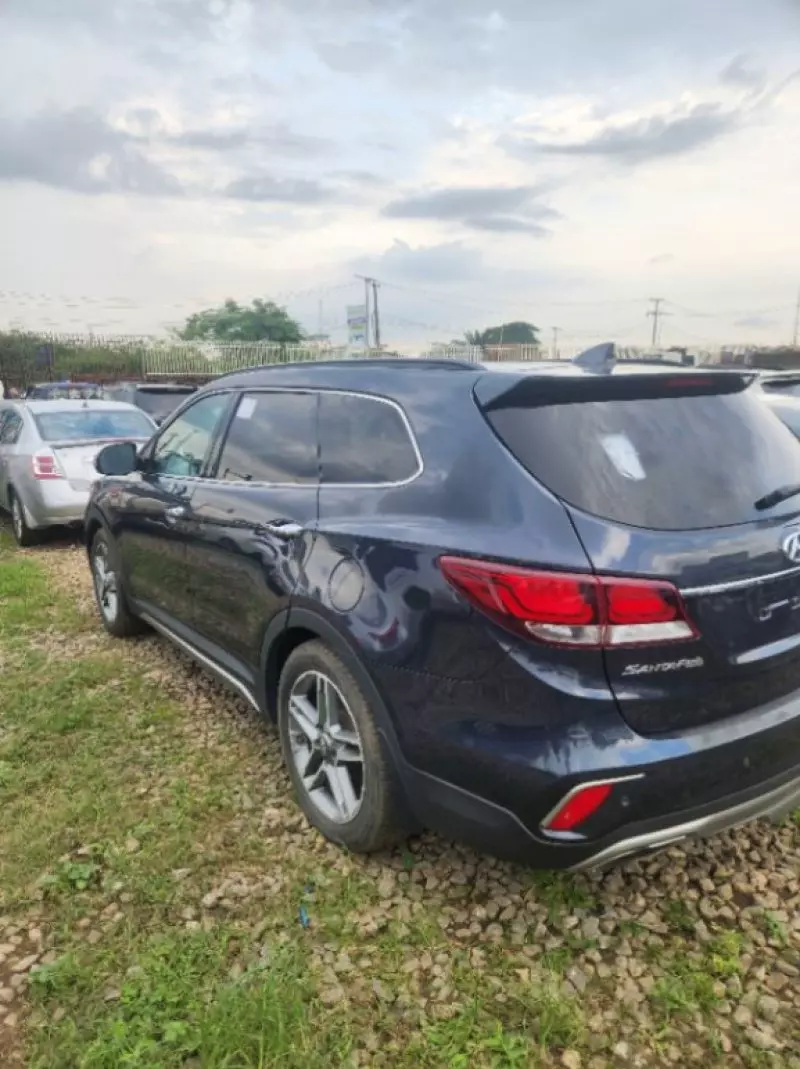 Hyundai Santa Fe   - 2017