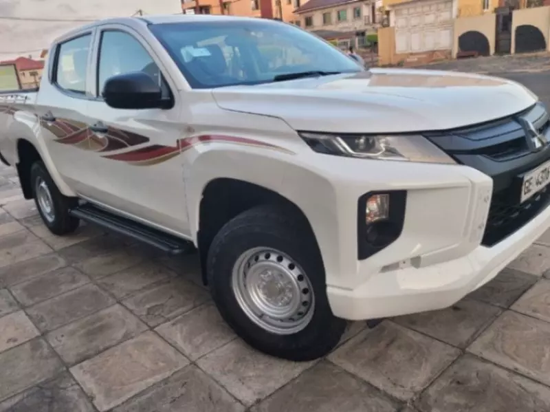 Mitsubishi L200   - 2020