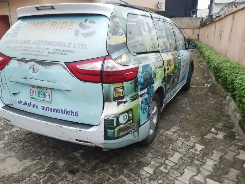 Toyota Sienna   - 2011