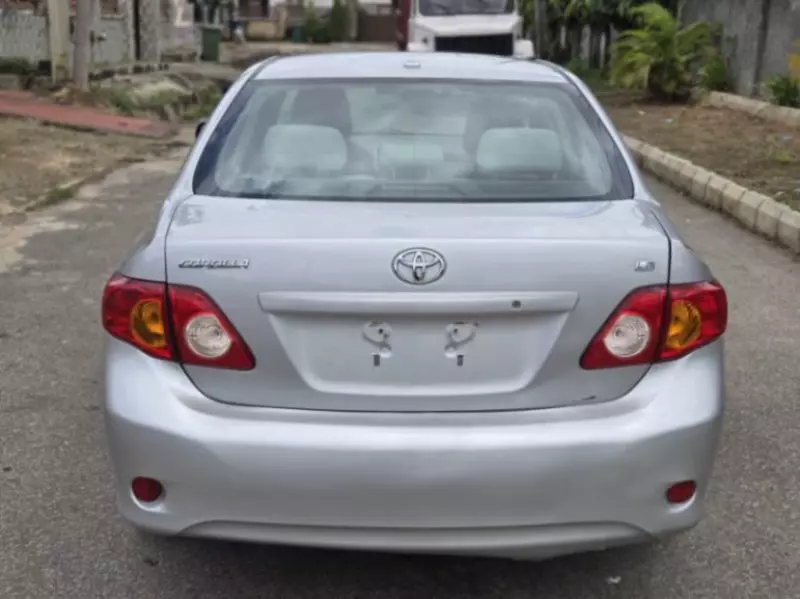 Toyota Corolla   - 2010