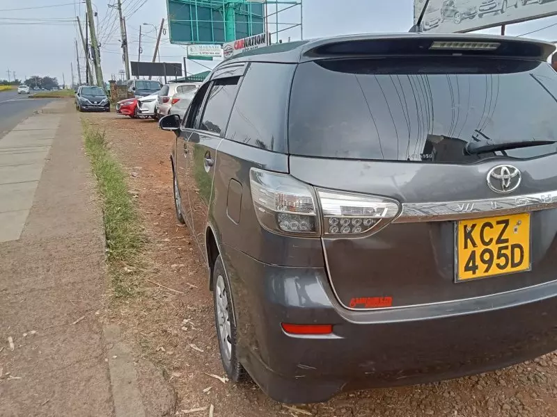 Toyota Wish   - 2013