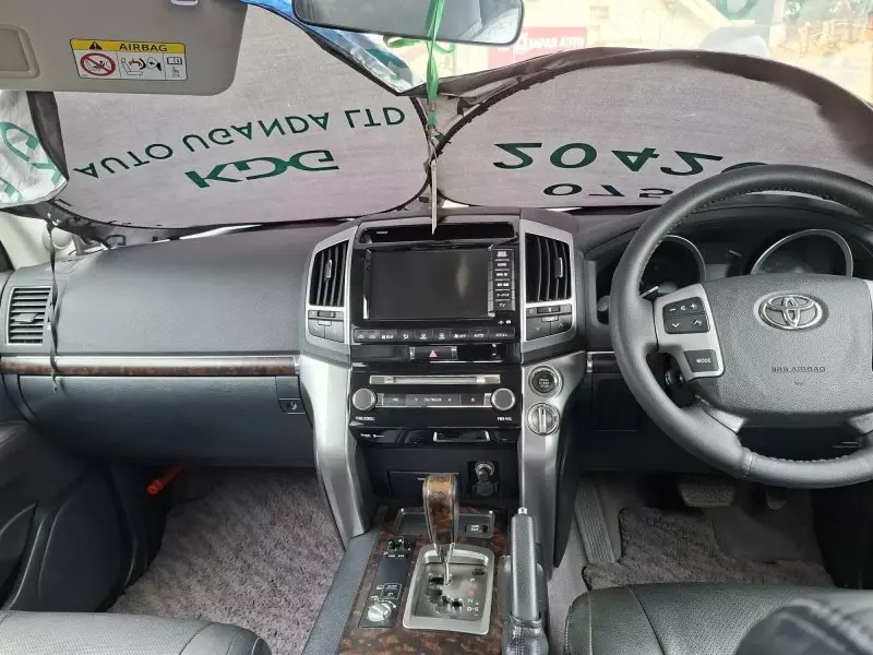 Toyota Landcruiser  V8   - 2013