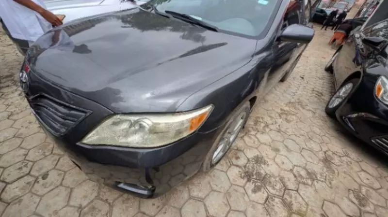 Toyota Camry   - 2009
