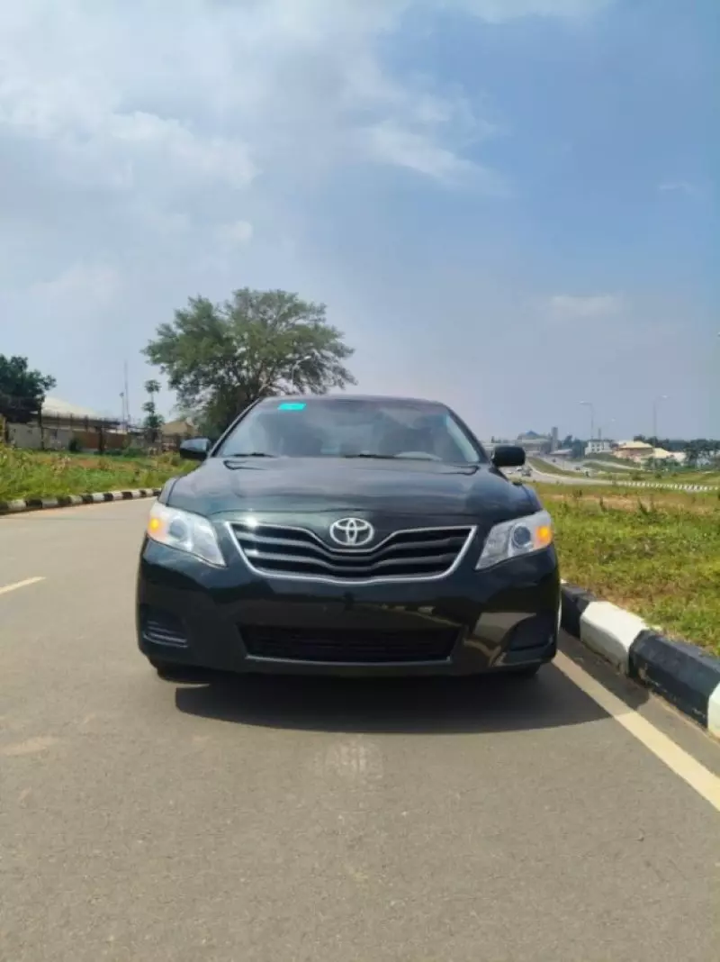 Toyota Camry   - 2011