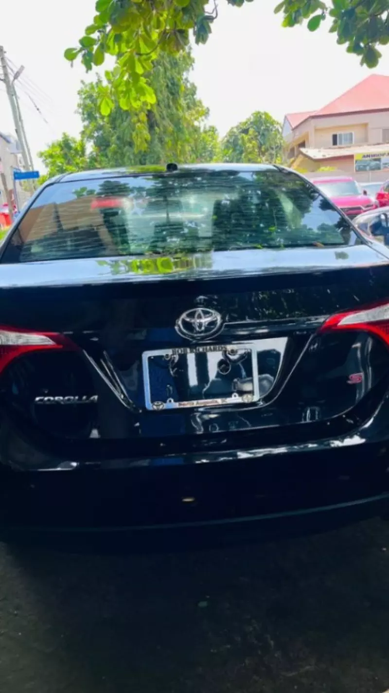 Toyota Corolla   - 2015