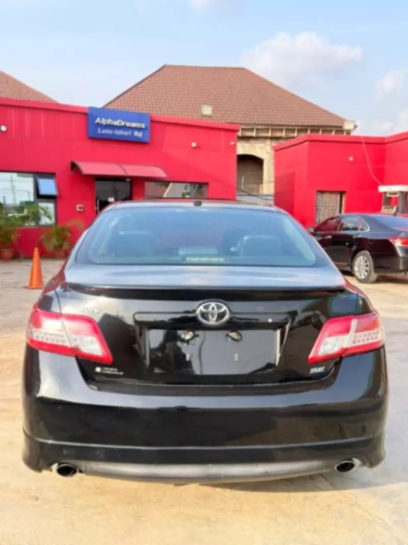 Toyota Camry   - 2011