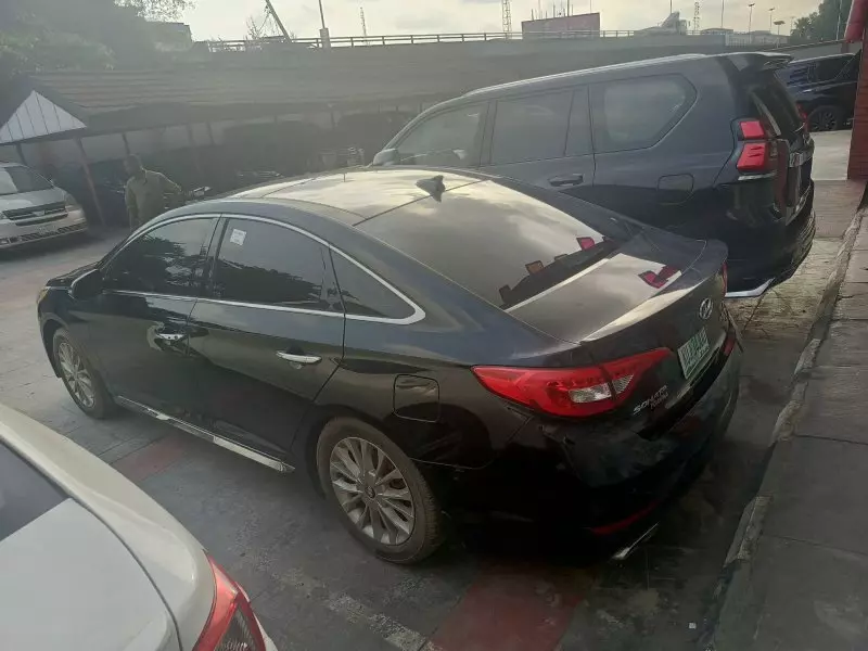 Hyundai Sonata   - 2015