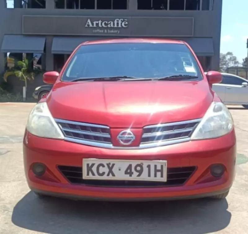Nissan Tiida   - 2013
