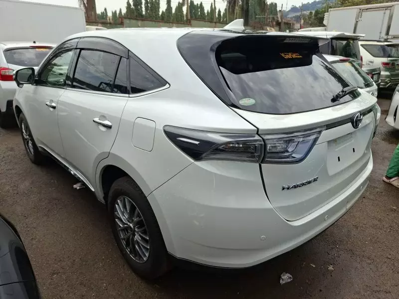 Toyota Harrier   - 2017