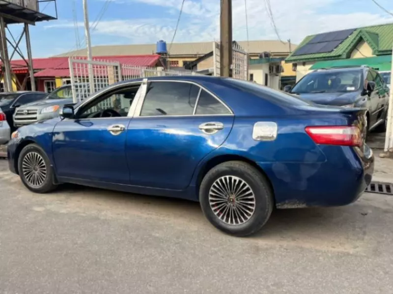 Toyota Camry   - 2009