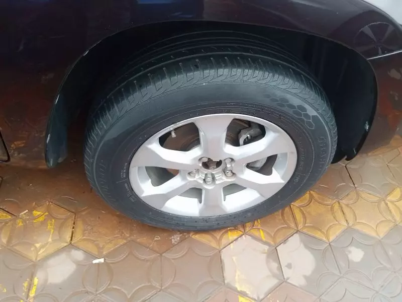 Toyota Vanguard    - 2012